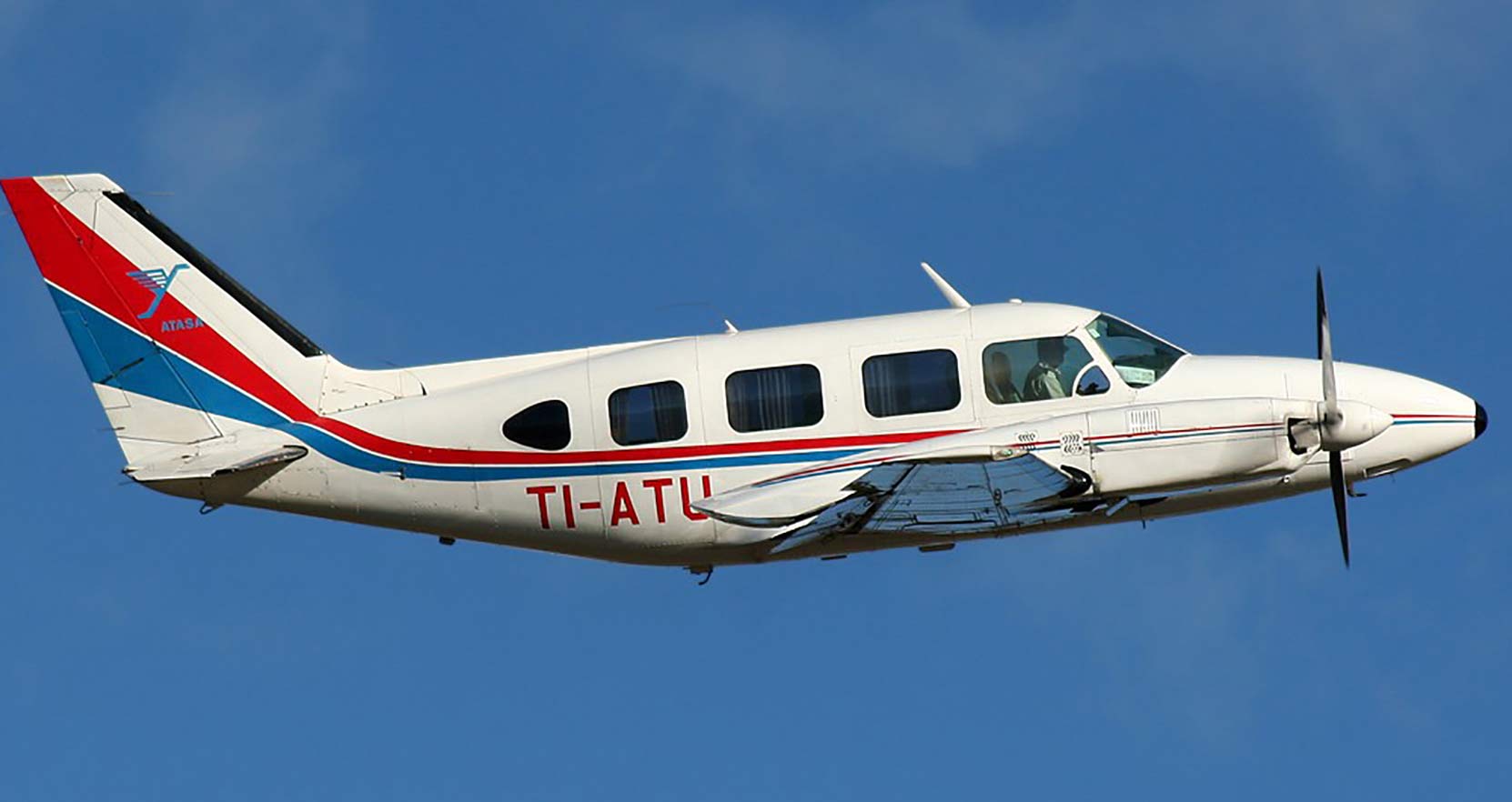 providing flights in Costa Rica and throughout the country